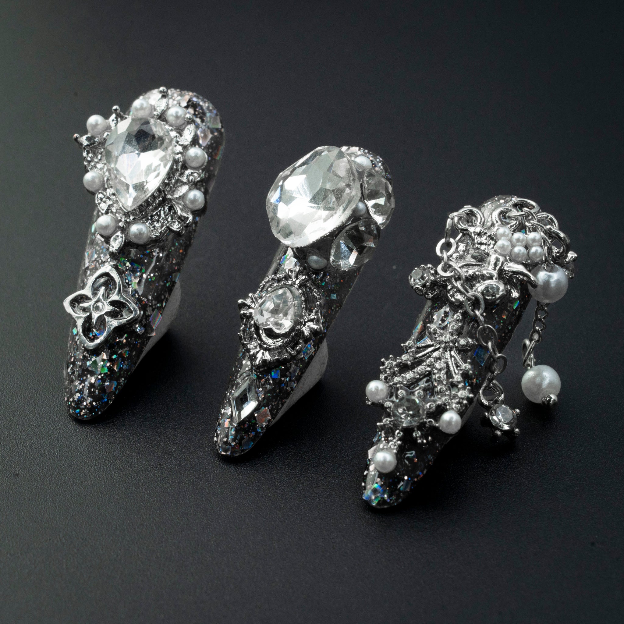 "Black Rhapsody" Gothic Silver Crystal Chain Press-On Nails - Almond Nails